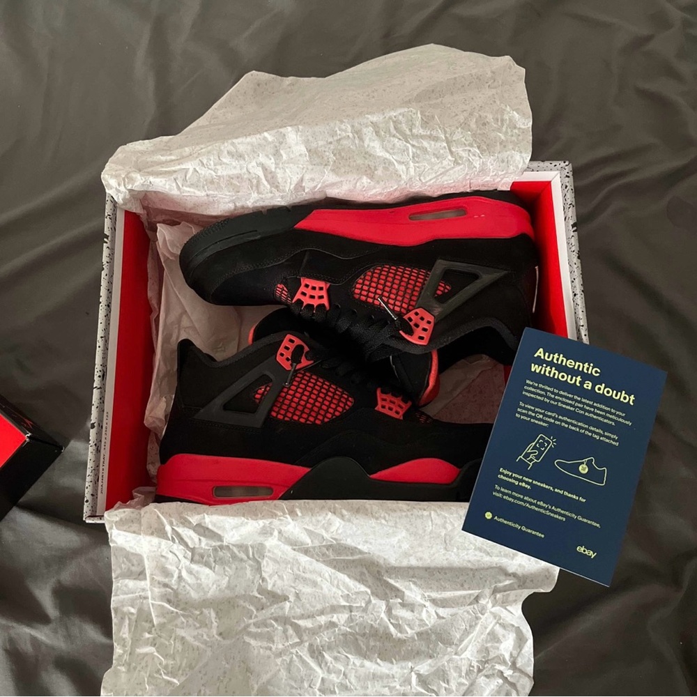 Jordan 4 Red Thunder (2022) – Size 9.5– Gently Worn – Authentic – OG Box